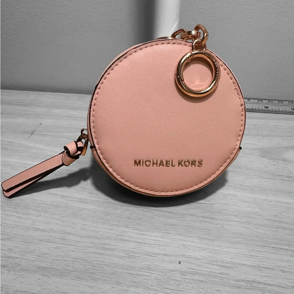 Michael Kors Pale Pink Round Leather Coin Case with Gold Hardware - Picture 3 of 4